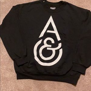 Gildan Black Crewneck Sweatshirt